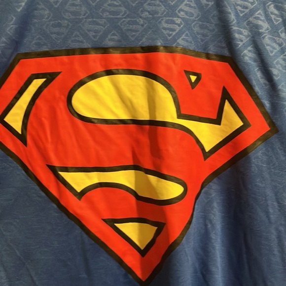 Superman T-Shirt - Picture 2 of 9